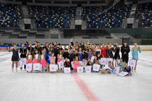 Bakıda fiqurlu konkisürmə şousu - FOTOLAR