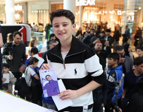 Güləşçilərimiz azarkeşləri mükafatlandırdı - FOTOLAR