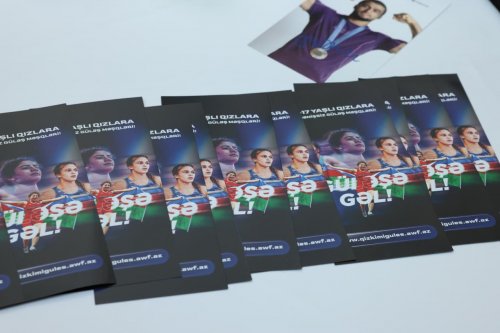 Güləşçilərimiz azarkeşləri mükafatlandırdı - FOTOLAR