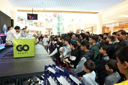 Güləşçilərimiz azarkeşləri mükafatlandırdı - FOTOLAR