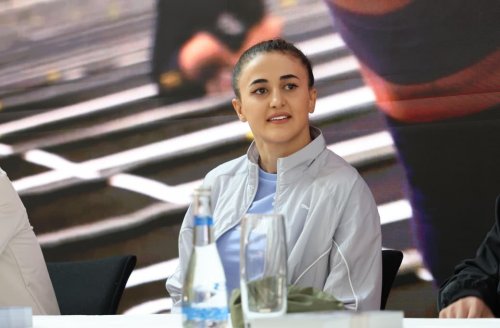 Güləşçilərimiz azarkeşləri mükafatlandırdı - FOTOLAR