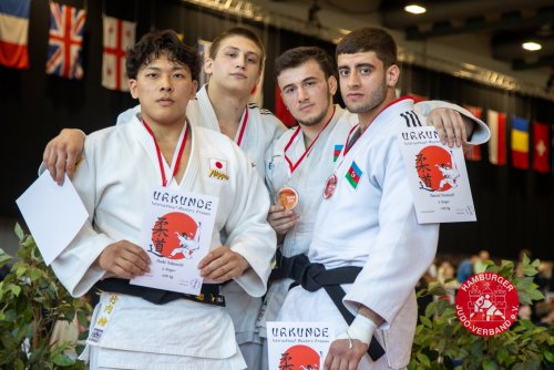 Daha bir millimiz Almaniyada qalib oldu - FOTOLAR Daha bir millimiz Almaniyada qalib oldu - FOTOLAR