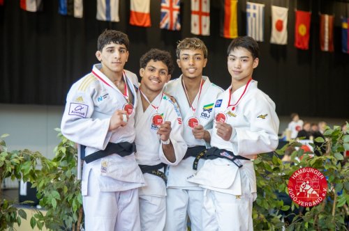 Daha bir millimiz Almaniyada qalib oldu - FOTOLAR Daha bir millimiz Almaniyada qalib oldu - FOTOLAR