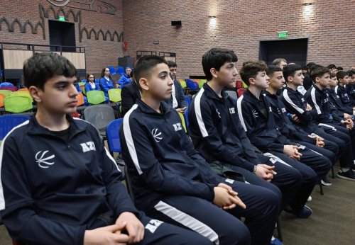 Fərid Qayıbov ötən ay fərqlənən idmançılarla görüşüb - FOTOLAR