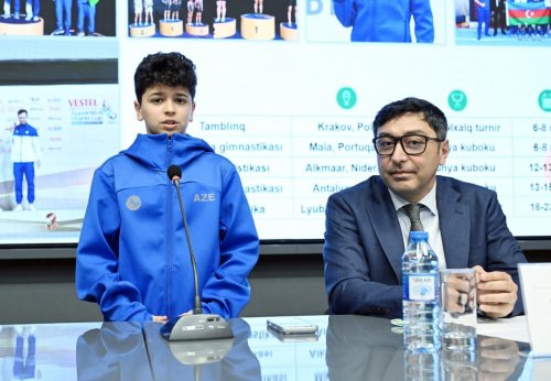 Fərid Qayıbov ötən ay fərqlənən idmançılarla görüşüb - FOTOLAR