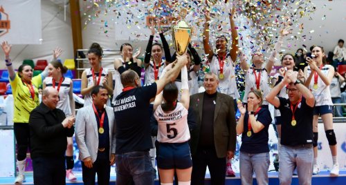 Türkiyəli baş məşqçi millimizdən getdi - FOTOLAR Türkiyəli baş məşqçi millimizdən getdi - FOTOLAR