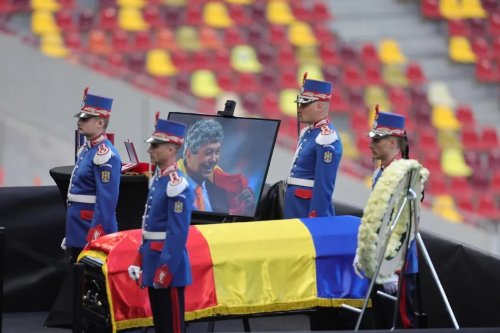 Luçesku ilə stadionda vidalaşdılar - FOTOLAR