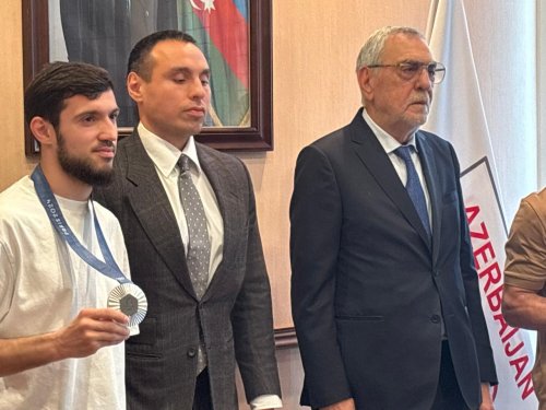 Olimpiya medalçılarımız yeni mükafatlarına qovuşdu - FOTOLAR Olimpiya medalçılarımız yeni mükafatlarına qovuşdu - FOTOLAR