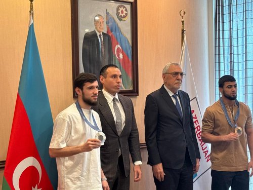Olimpiya medalçılarımız yeni mükafatlarına qovuşdu - FOTOLAR Olimpiya medalçılarımız yeni mükafatlarına qovuşdu - FOTOLAR