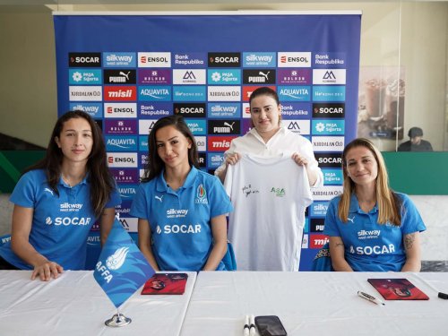 Millinin futbolçuları azarkeşlərlə görüşdü - FOTOLAR