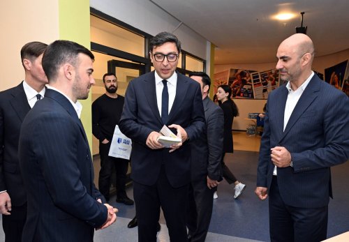 Qara Qarayev kitab təqdimatı etdi - FOTOLAR