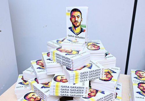 Qara Qarayev kitab təqdimatı etdi - FOTOLAR