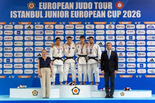 Millimiz Avropa Kubokuna 3 medalla başladı - FOTOLAR