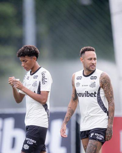 Neymar Robinyonun oğlunu vurdu - FOTO