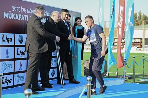 Elxan Səmədov ilk dəfə mükafatlandırma mərasimində - FOTOLAR Elxan Səmədov ilk dəfə mükafatlandırma mərasimində - FOTOLAR