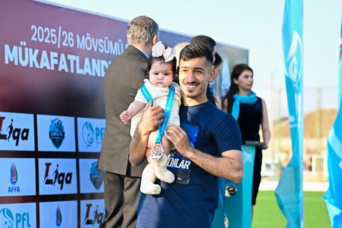 Elxan Səmədov ilk dəfə mükafatlandırma mərasimində - FOTOLAR Elxan Səmədov ilk dəfə mükafatlandırma mərasimində - FOTOLAR