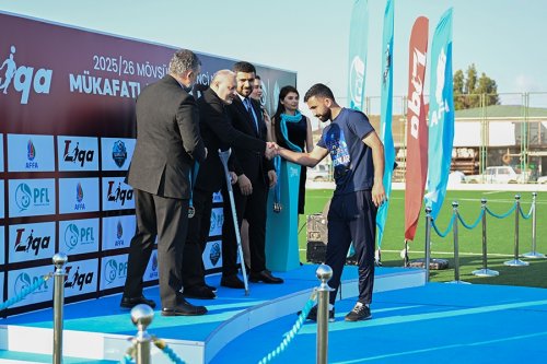 Elxan Səmədov ilk dəfə mükafatlandırma mərasimində - FOTOLAR Elxan Səmədov ilk dəfə mükafatlandırma mərasimində - FOTOLAR