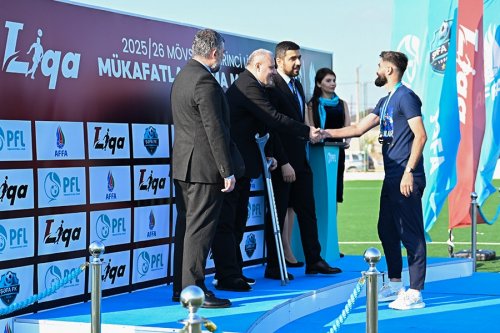 Elxan Səmədov ilk dəfə mükafatlandırma mərasimində - FOTOLAR Elxan Səmədov ilk dəfə mükafatlandırma mərasimində - FOTOLAR