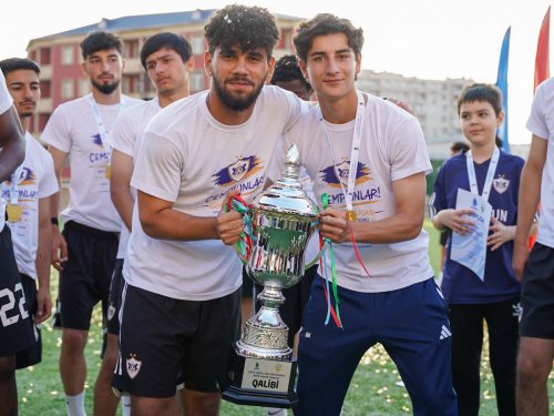 "Qarabağ" və mövsümün oyunçusu təltif olundu - FOTOLAR "Qarabağ" və mövsümün oyunçusu təltif olundu - FOTOLAR