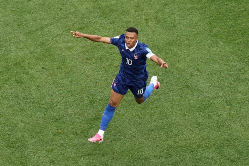 Messi qaçır, Holann və Mbappe təqib edir - FOTO Messi qaçır, Holann və Mbappe təqib edir - FOTO