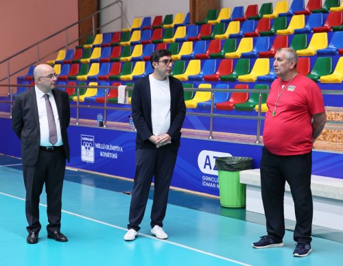 Nazir voleybolçularla görüşdü